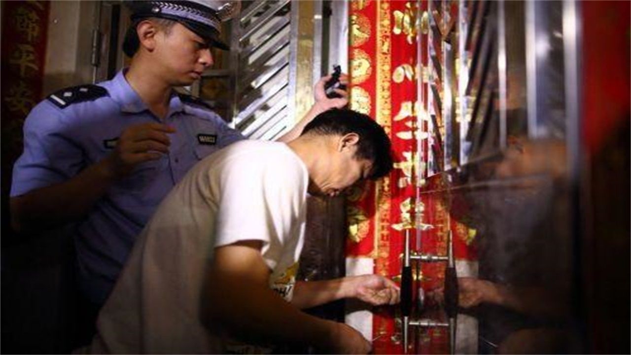 拉萨请开锁师傅开了锁后，师傅为什么一般都不进门，就算主人请也不进去？